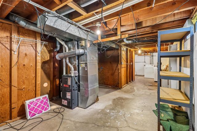 2443 Garfield Avenue, Des Moines, IA 50317