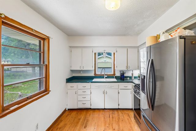 2443 Garfield Avenue, Des Moines, IA 50317