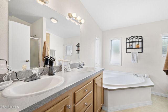 195 Tierra Rejada Road 52, Simi Valley, CA 93065