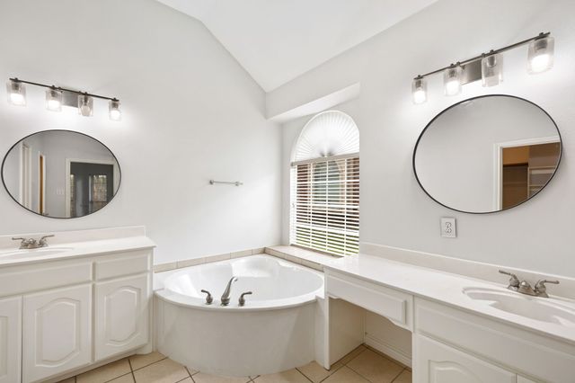 9 Roosevelt Court, Mansfield, TX 76063