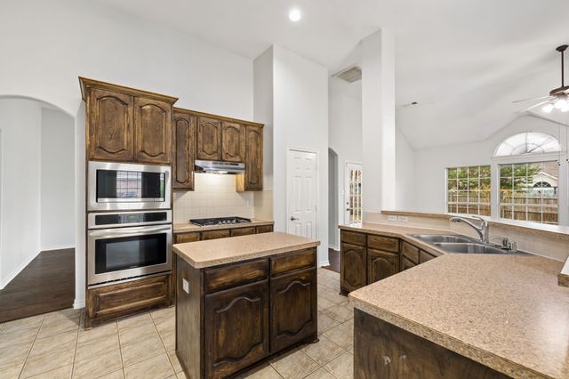 9 Roosevelt Court, Mansfield, TX 76063