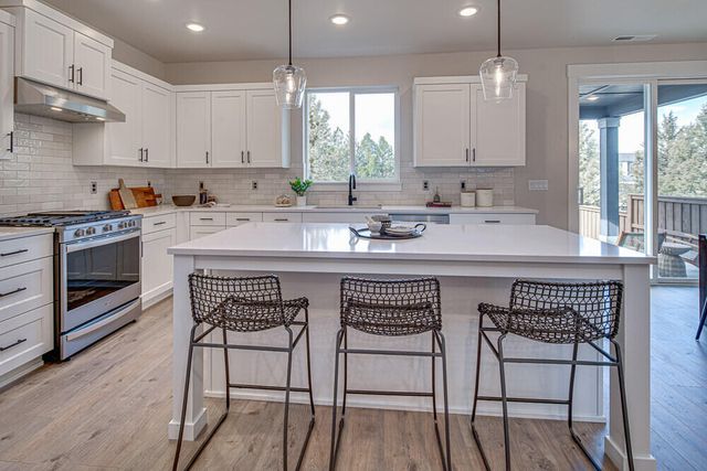 61201 NE Snow Owl Street, Bend, OR 97701