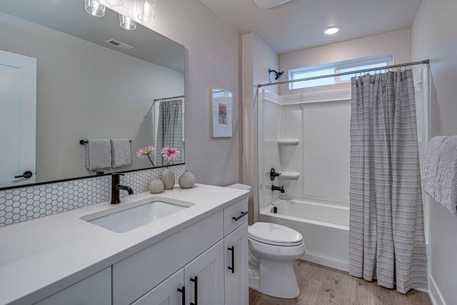 61201 NE Snow Owl Street, Bend, OR 97701