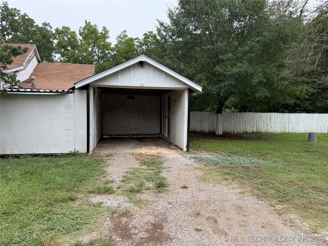 218 D Street SE, Ardmore, OK 73401