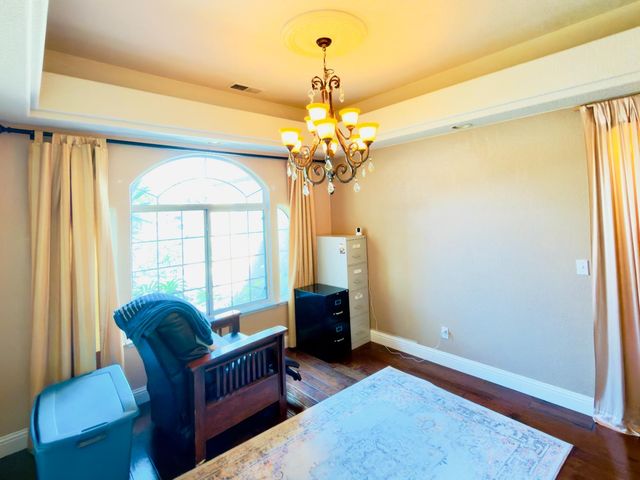 1555 E Emerald Avenue, Fresno, CA 93720