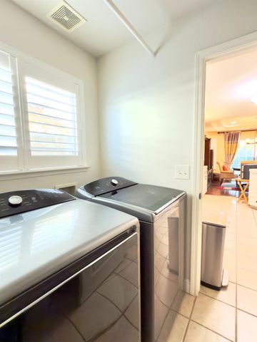 1555 E Emerald Avenue, Fresno, CA 93720