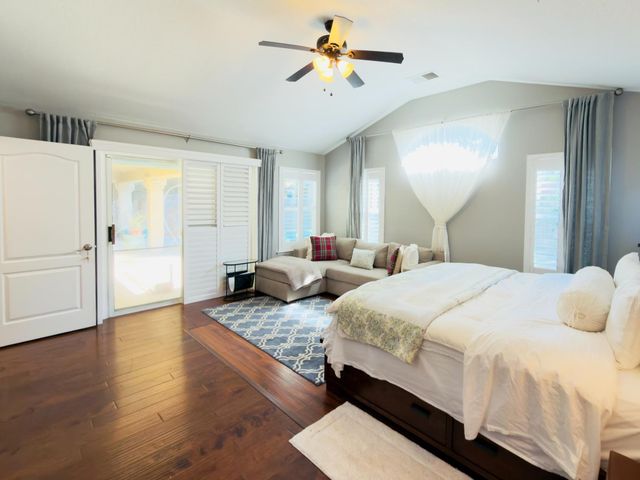 1555 E Emerald Avenue, Fresno, CA 93720