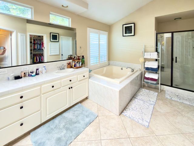 1555 E Emerald Avenue, Fresno, CA 93720