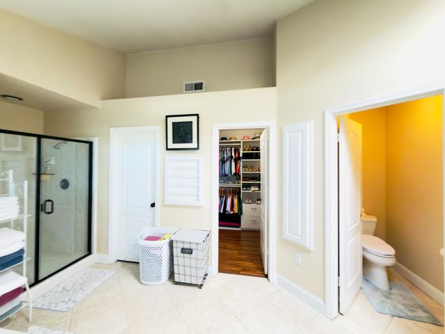 1555 E Emerald Avenue, Fresno, CA 93720