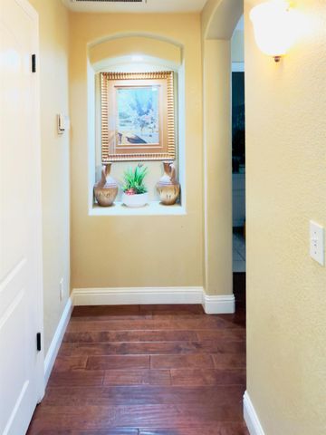 1555 E Emerald Avenue, Fresno, CA 93720