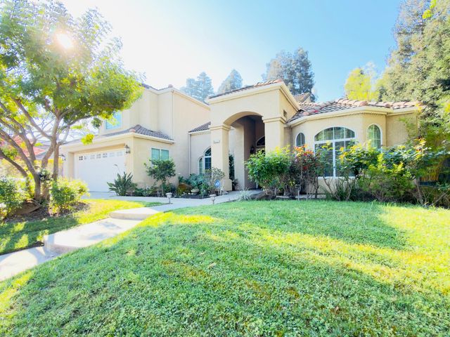 1555 E Emerald Avenue, Fresno, CA 93720