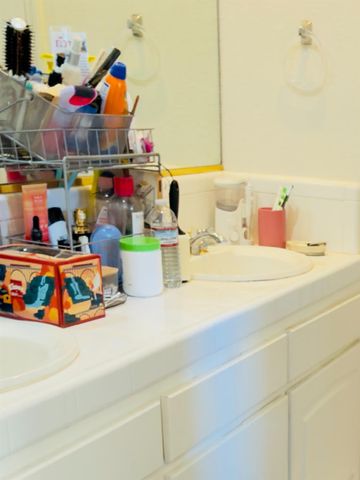 1555 E Emerald Avenue, Fresno, CA 93720