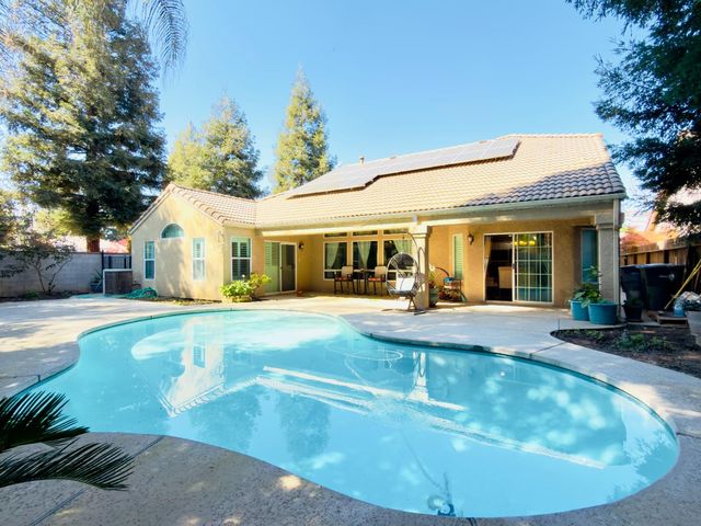 1555 E Emerald Avenue, Fresno, CA 93720