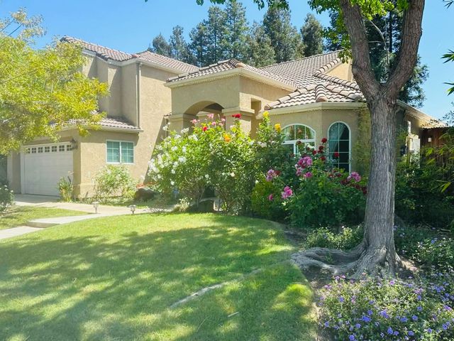 1555 E Emerald Avenue, Fresno, CA 93720