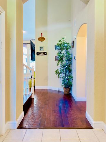 1555 E Emerald Avenue, Fresno, CA 93720