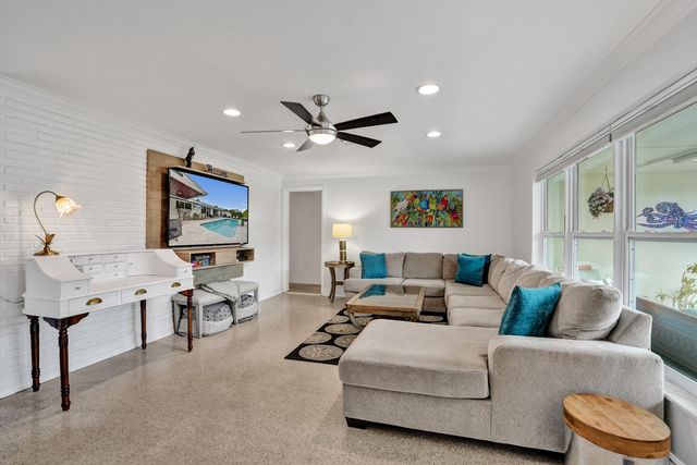 411 SW 18th Court, Pompano Beach, FL 33060