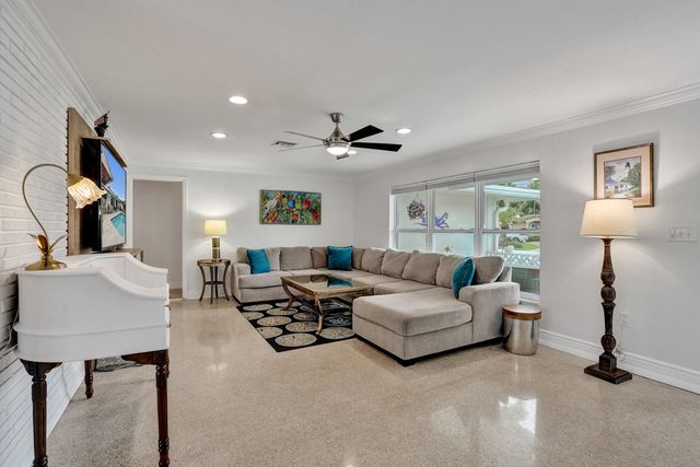 411 SW 18th Court, Pompano Beach, FL 33060