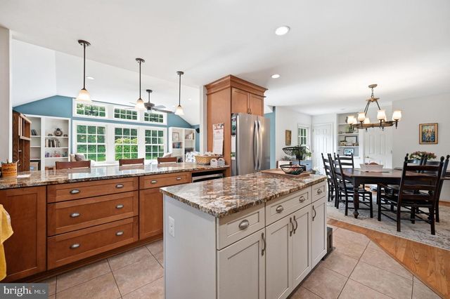 7730 LEONARD DR, Falls Church, VA 22043