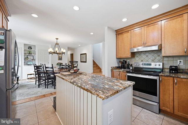 7730 LEONARD DR, Falls Church, VA 22043