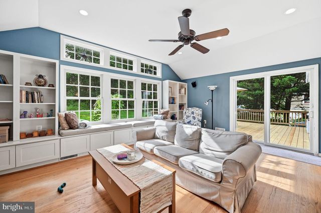 7730 LEONARD DR, Falls Church, VA 22043