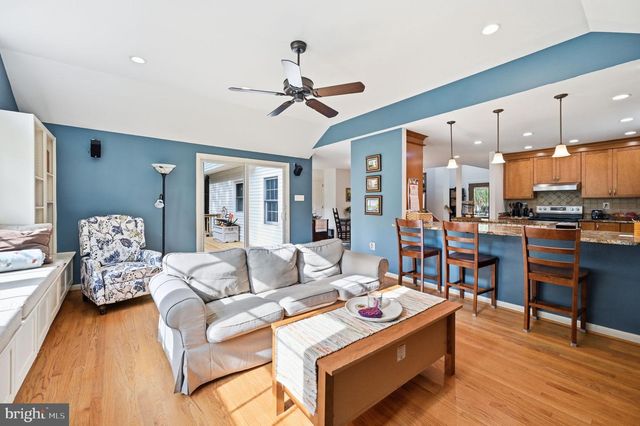 7730 LEONARD DR, Falls Church, VA 22043