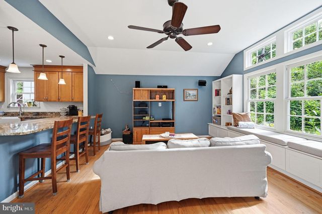 7730 LEONARD DR, Falls Church, VA 22043
