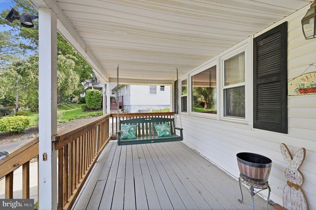 7730 LEONARD DR, Falls Church, VA 22043