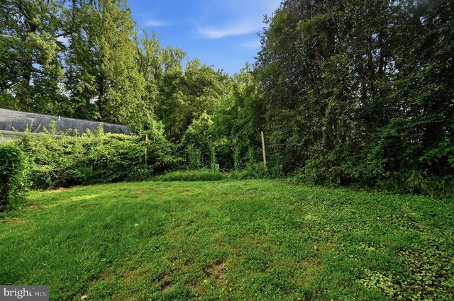 7730 LEONARD DR, Falls Church, VA 22043