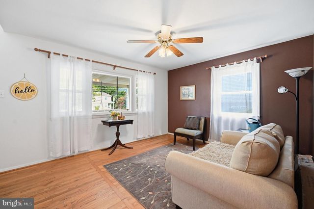 7730 LEONARD DR, Falls Church, VA 22043