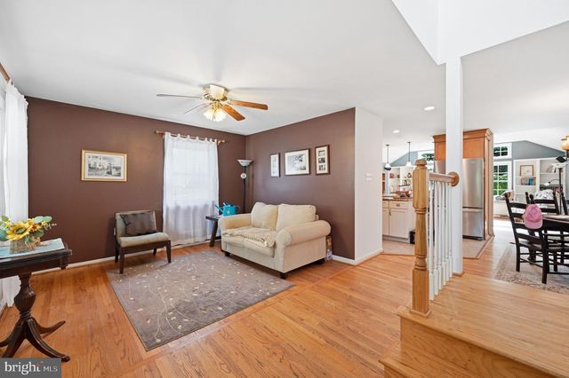 7730 LEONARD DR, Falls Church, VA 22043