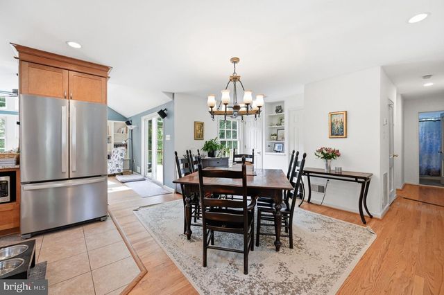 7730 LEONARD DR, Falls Church, VA 22043