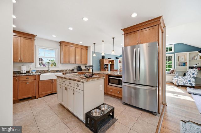 7730 LEONARD DR, Falls Church, VA 22043