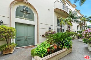 11974 Mayfield Avenue 2, Los Angeles, CA 90049