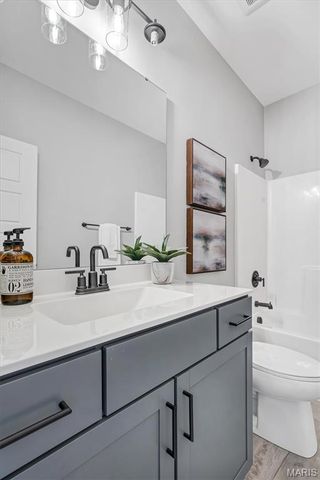 533 Ryehill Drive, St Peters, MO 63376