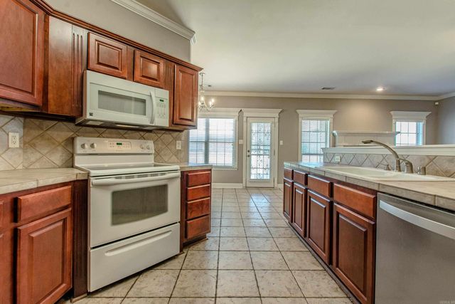 3211 Moonlighting Place Drive, Bryant, AR 72022