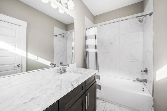 114 N Poole St Apt A, Ashland City, TN 37015