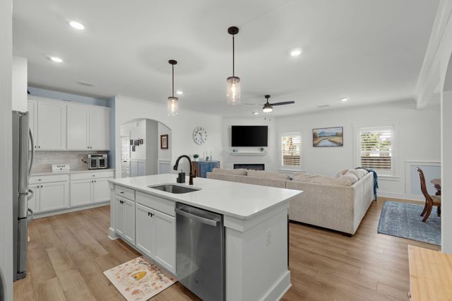 136 Hibernate Way, Freeport, FL 32439