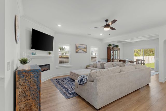 136 Hibernate Way, Freeport, FL 32439