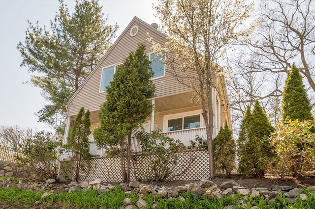 765 Walnut St, Lynnfield, MA 01940