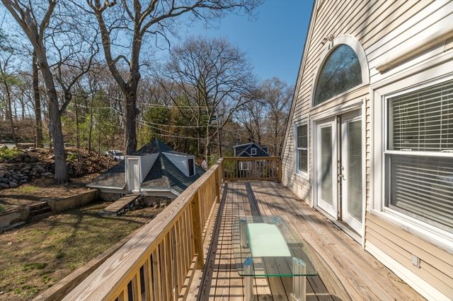 765 Walnut St, Lynnfield, MA 01940