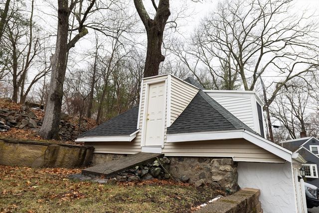 765 Walnut St, Lynnfield, MA 01940