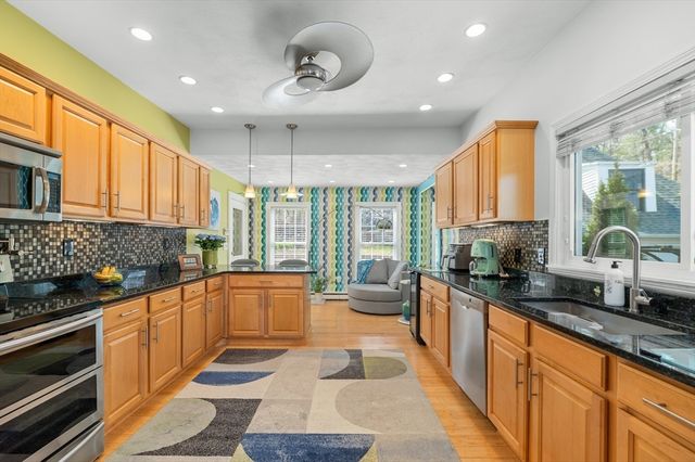 765 Walnut St, Lynnfield, MA 01940