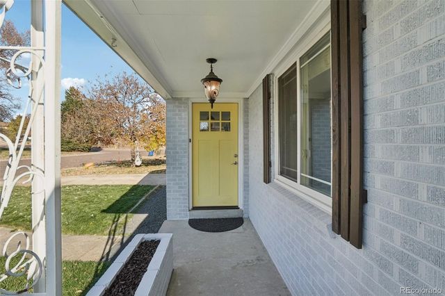 5530 Holland Drive, Arvada, CO 80002