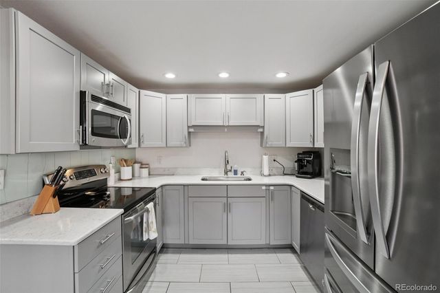 5530 Holland Drive, Arvada, CO 80002