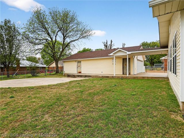 105 Dogwood Avenue, Poteau, OK 74953