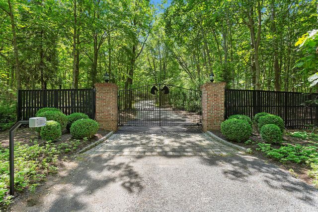 1903 Deerfield Road, Water Mill, NY 11976