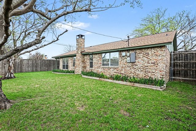 7017 Bennington Drive, Watauga, TX 76148