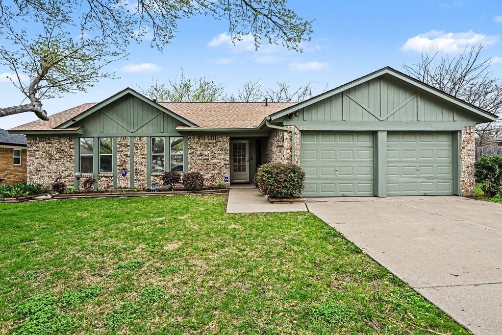 7017 Bennington Drive, Watauga, TX 76148