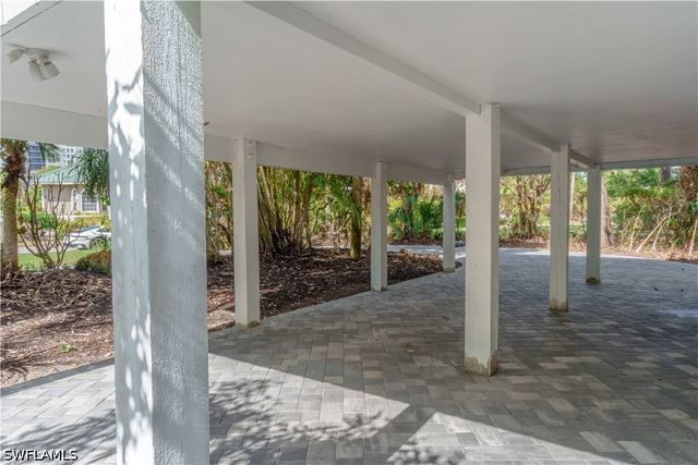 5058 Seahorse AVE, Naples, FL 34103