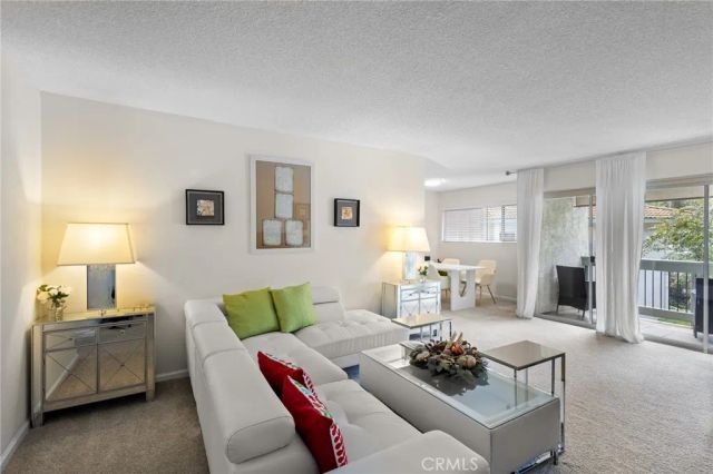 4714 Park Granada 203, Calabasas, CA 91302